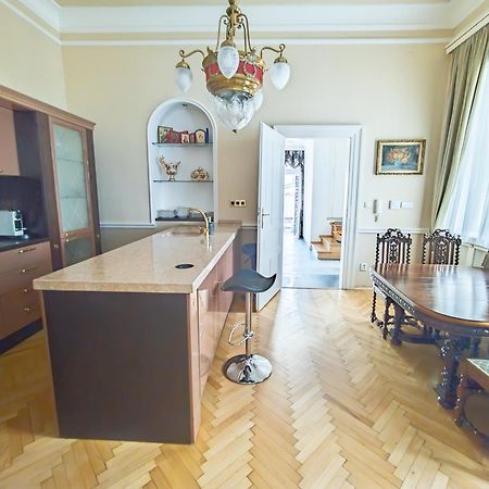 Villa With Hot-Tub, Terrace And Garden, Wenceslass Square Prague Luaran gambar