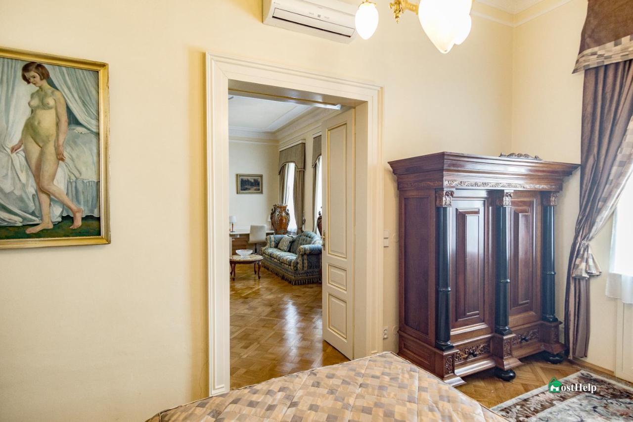 Villa With Hot-Tub, Terrace And Garden, Wenceslass Square Prague Luaran gambar