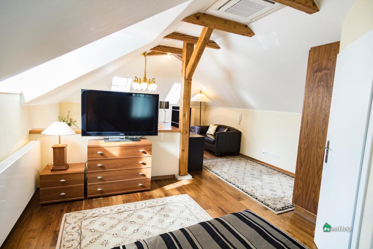 Villa With Hot-Tub, Terrace And Garden, Wenceslass Square Prague Luaran gambar