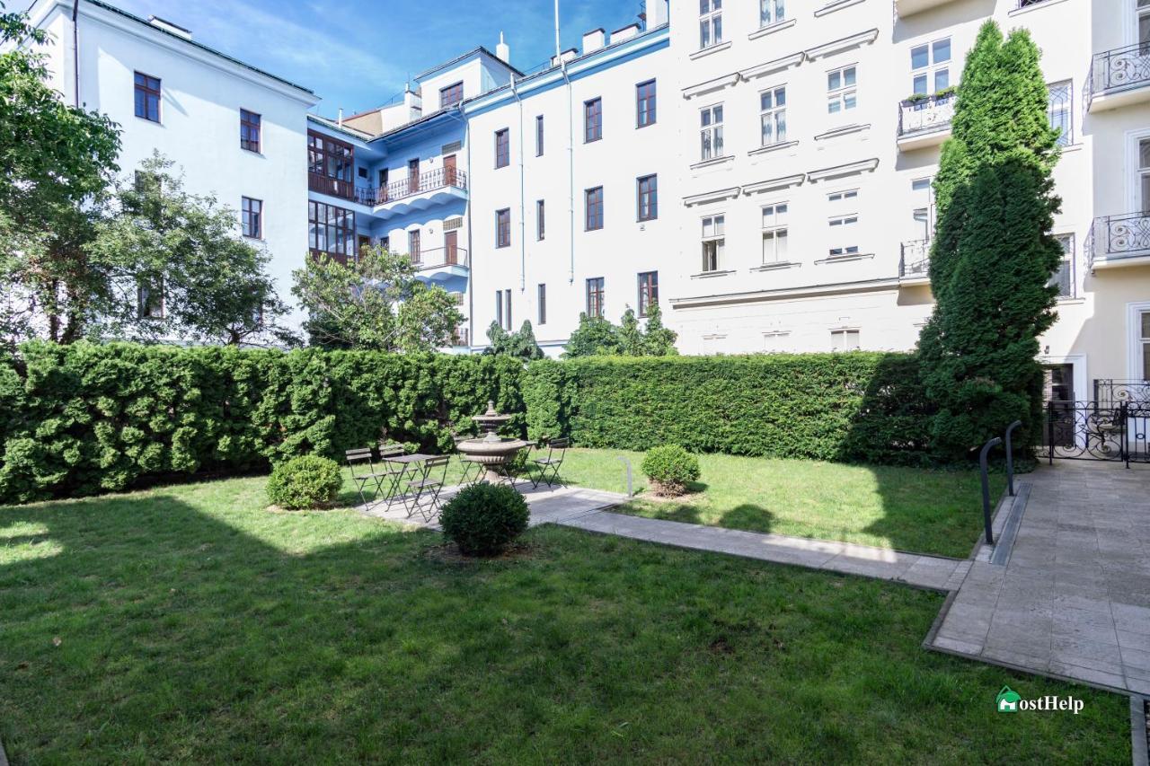 Villa With Hot-Tub, Terrace And Garden, Wenceslass Square Prague Luaran gambar