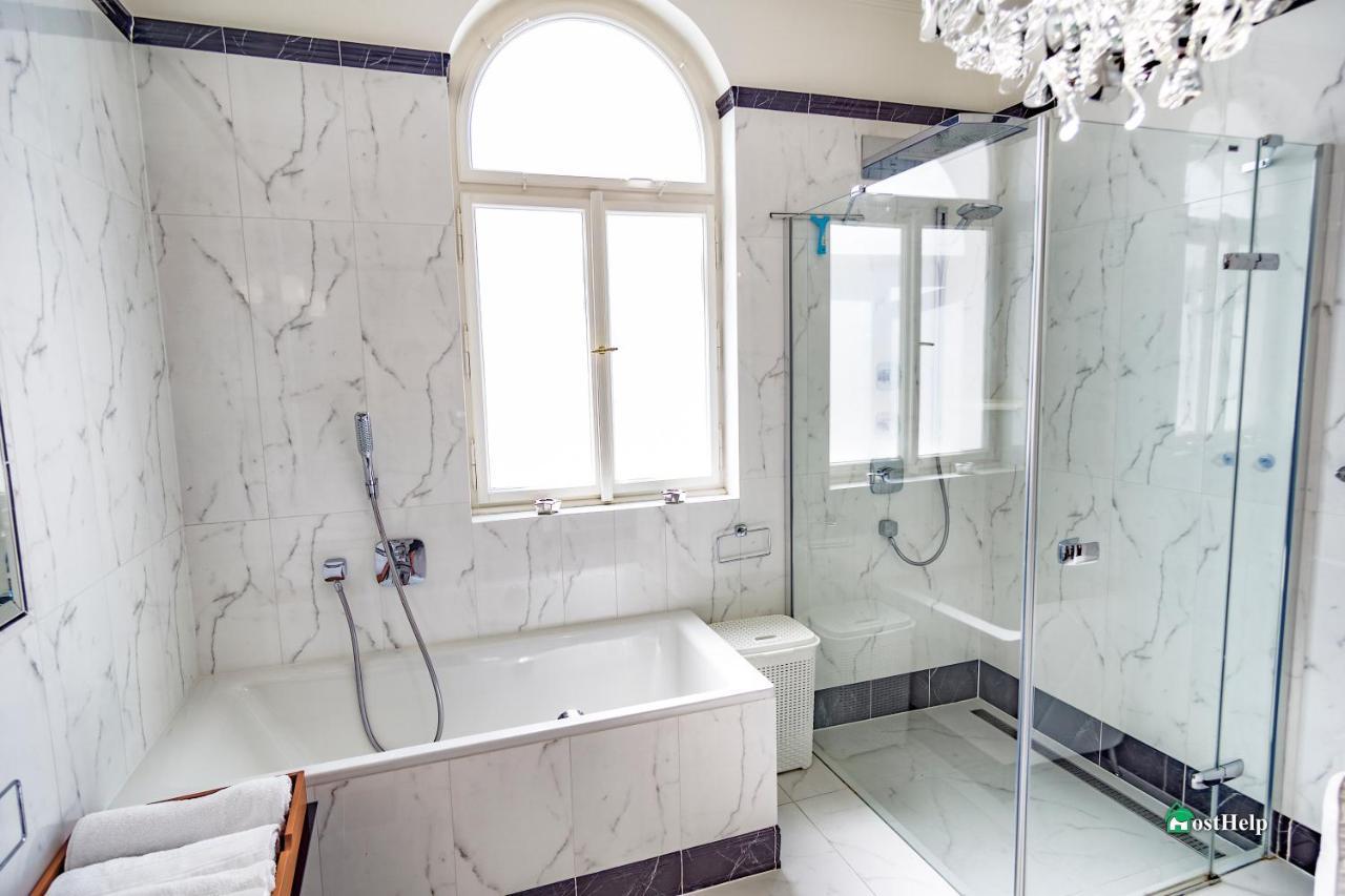 Villa With Hot-Tub, Terrace And Garden, Wenceslass Square Prague Luaran gambar