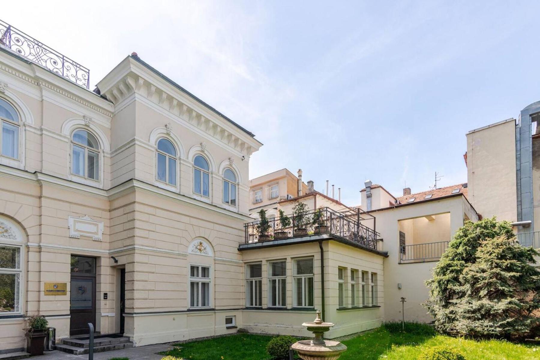 Villa With Hot-Tub, Terrace And Garden, Wenceslass Square Prague Luaran gambar