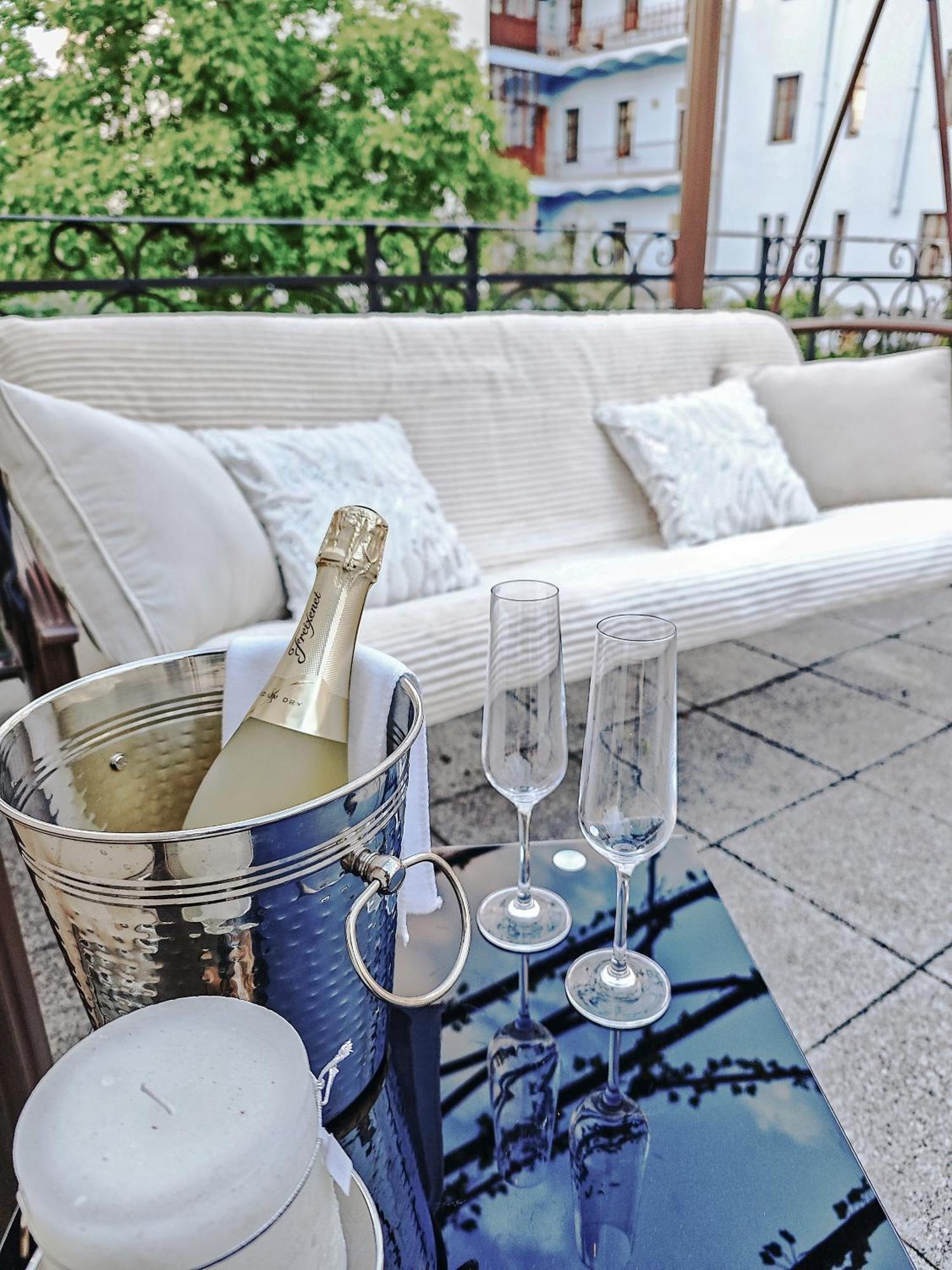 Villa With Hot-Tub, Terrace And Garden, Wenceslass Square Prague Luaran gambar